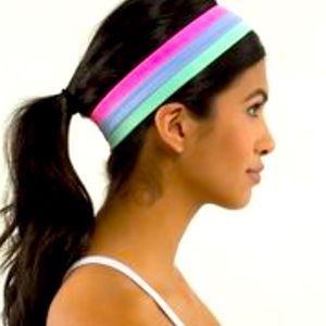 2️⃣ Lululemon Flyaway Tamer Headband